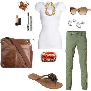Casual outfit with Crystal Brown t-shirt and accessories