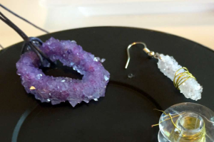 Step-by-step cleaning process for crystal necklaces