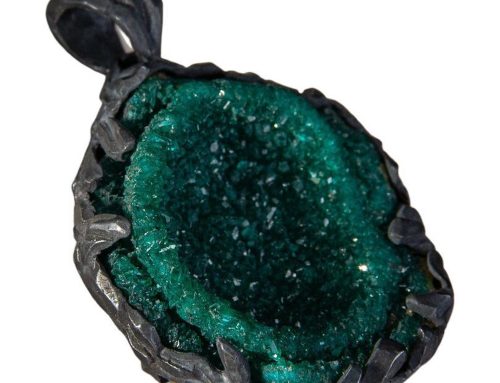 Discover the Healing Power of Dark Green Crystals